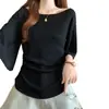 Blusa de verão estilo novo para tamanhos grandes, com decote canoa, mangas sino, design simples, malha que afina e valoriza o corpo.