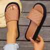 Chanclas de suela gruesa para mujer 2024 verano nuevo comercio exterior europeo y americano talla grande casual chanclas de suela gruesa Pantuflas