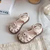 Sapatos de Princesa com Laço para Meninas 2026 Verão Novos Bordados Vazados para Crianças Sandálias Fechadas para Meninas