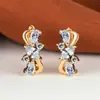Brincos de Luxo Gota d'Água Cor Romã Europeus e Americanos para Festa Design Dourado Torcido com Incrustação de Diamante Branco e Zircônia Vermelha