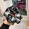 Latte de Sal Marina ~ Scrunchie de Cuadros Accesorio de Cabello de Alta Gama 2025 Nuevo Lazo para el Cabello Banda Elástica para Mujeres