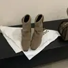 Botines de tobillo para mujer estilo europeo y americano, punta cuadrada, con tachuelas en la hebilla del cinturón, nueva colección de otoño e invierno, tacón grueso, versátiles y modernos, con diseño de volantes
