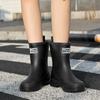 Moda Femenina Transfronteriza Estilo Coreano Botas de Lluvia Simples de Media Caña Zapatos para Agua para Adulto Zapatos para Lluvia Impermeables Antideslizantes de Suela Gruesa para Exterior Zapatos de Goma