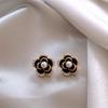 Pendientes de Perlas de Flor de Camelia Francesa Delicada Aguja de Plata Pequeños Pendientes Elegantes de Celebridad de Internet Pendientes de Gota de Aceite Ligeramente Lujosos de Alta Gama