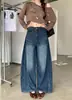 Foto real de jeans femininos de corte curvo de cintura alta, perna larga, bordados, lavados, para o outono de 2026, calças largas de perna reta, comprimento total