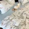 Algodón Puro de Grado A Hilo de Doble Capa Grado Materno e Infantil Juego de Ropa de Cama de Cuatro Piezas Sábana de Cama con Dibujos Animados Estilo de Dibujos Animados Estilo Pequeño Aroma