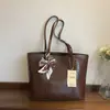 Moda Transfronteiriça Simples Retrô Bolsa de Axila Feminina Nova Grande Capacidade Portátil Bolsa de Ombro Bolsa Tote para Estudantes e Deslocamento