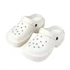 2026 Nuevos Zapatos con Agujeros de Suela Gruesa para Aumentar la Altura para Mujer Chanclas Bidireccionales de Caucho-Plástico EVA Versátiles para Uso en Exteriores Sandalias de Suela de Plataforma