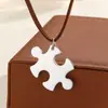 Colar com Pingente de Quebra-Cabeça para Casal Europeu e Americano em Aço Inoxidável Design Retro de Corda de Couro de Alta Qualidade Corrente de Suéter Atacado