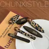Pasador con Estampado de Leopardo para Mujer, Pinza Lateral de Alta Gama para Flequillo y Cabello Suelto, Nuevo Estilo 2026 Pasador para la Frente, Elegante Accesorio para el Cabello