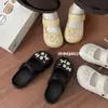 Zapatos tipo ballet perforados para mujer, nuevo modelo de verano 2026, con moño en forma de corazón, antideslizantes, puntera cerrada, sandalias de exterior Mary Jane