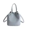 Nova Bolsa Saco com Pingente de Desenho Animado de Design Exclusivo para Mulheres, Bolsa de Mão e Bolsa Transversal Versátil de Alta Qualidade para o Dia a Dia com Grande Capacidade