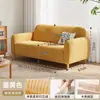 Sofá de tela color crema, de líneas rectas, diseño moderno y minimalista, perfecto para una sala de estar, un sofá cómodo y elegante, una opción popular para apartamentos pequeños