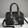 Bolso Cruzado de Hombro Bordado Estilo Nacional para Mujer, Diseño de Nicho de Lujo Ligero, Versátil para el Uso Diario, Moderno y Exquisito