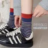 Calcetines holgados a rayas de color contrastante para mujer, transpirables para otoño e invierno, calcetines largos de doble puño, calcetines sin costuras de bloqueo de color con borde enrollado, a media pantorrilla