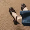 Sandalias de Moda de Punta Cerrada con Tacón Grueso de Venta Caliente en Transmisión en Vivo para Mujer, Talla Grande con Hebilla, Sandalias Artísticas Retro para Mujer de 2 cm