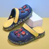 Chinelos infantis populares do Homem-Aranha, tamancos de desenho animado para meninos, sapatos externos de sola macia para meninos, sapatos de praia combinando para pais e filhos e crianças mais velhas