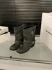 Botas de motocicleta Chuyuji negras, botas de montar de media pantorrilla para mujer, nuevo estilo otoño e invierno 2026, botas con tachuelas para pierna de pantalón, botas de tacón apilado