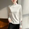 Con chaleco estilo chino camiseta interior blanca bordado nuevo estilo chino camiseta de manga larga para mujer suéter con felpa base de punto