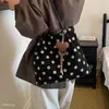 Bolsa Feminina Outono Inverno Estilo Coreano Bolsa de Bolinhas Grande Capacidade Tendência Versátil Moda 2026 Nova Ombro Único Saco para o Trabalho