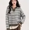 Nuevo suéter de punto a rayas de otoño europeo y americano para mujer, estilo casual versátil holgado, diseño de cuello redondo, top de manga larga