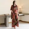 Verão Mãe de linho de algodão de manga curta conjunto de camisa de meia-idade e idosa respirável mulheres bordadas camisa capri calças de duas peças