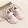 Zapatos ligeros de piel para niños pequeños, zapatillas transpirables para niñas, zapatillas deportivas para niños, nuevos modelos primavera y otoño 2026