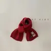 Novo Cachecol Vermelho Estiloso de Inverno 2025 para Crianças, Aquecedor de Pescoço Quente e Fashion para Bebês, Protetor de Pescoço Tendência para Uso Externo no Inverno