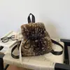 Bolso de mujer Shuai Mijia 2026 estilo nuevo con ribete de encaje esponjoso, cierre de solapa, para llevar en la mano, al hombro y uso casual