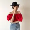 Camisa de Estilo Coreano Ligero Maduro de Hombros Descubiertos de Dos Formas para Mujer, Nuevo Estilo de Verano, Elegante y Rejuvenecedora, Cuello de una Sola Línea, Mangas Abullonadas, Top Versátil