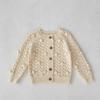 2026 Otoño Ins Versátil Niña Bebé Infantil Niños Calado Hecho a Mano Pompón Cardigan de Punto Suéter para Recién Nacidos