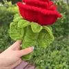 Producto Terminado Palo Retorcido de Mano Mediano Flor Artificial Rosa Regalo para el Día de San Valentín y el Día de San Valentín Chino Estilo Nuevo