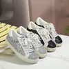 Tênis Feminino Distressed Estrela Dongdaemun Coreano, Couro Genuíno, Novo Modelo Primavera 2026, Tênis Casuais Versáteis com Solado Baixo Vintage