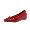 Elegantes zapatos planos para mujer de punta fina, estilo suave y boca poco profunda, colección otoño 2026, estilo francés, con tacón oculto para mayor altura, adecuados para ir al trabajo y la oficina.