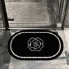 Alfombrilla de suelo floral de tierra de diatomeas de nuevo estilo en un estilo de lujo ligero, absorbe el agua y se seca rápidamente, felpudo antideslizante para entrada de baño