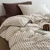 Conjunto de cama nórdico simples de algodão puro lavado de quatro peças, capa de edredom listrada de algodão puro, lençol, conjunto de cama de três peças