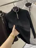 Línea de diseño de mezcla de lyocell y algodón, con un diseño minimalista y lujoso en colores contrastantes, una nueva colección otoño/invierno y una sudadera/camiseta suave con media cremallera para hombre.