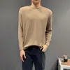 Camiseta de manga larga de ajuste relajado con rayas verticales minimalistas retro americana, nueva colección de otoño para hombre, top casual y cómodo
