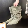 Botines Chelsea de Punta con Tacón Grueso para Mujer 2026 Nuevo Verano Hebilla de Cinturón Versátil Botas de Caballero Plisadas Vintage