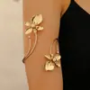 Moda Cruzada Europeia e Americana Camada Dupla Borda Enrolada Flor de Gotejamento de Óleo Pulseira de Braço Exagerada Sexy Design de Nicho Linha Dourada Pulseira de Braço