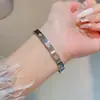 Modelo Nuevo Más Vendido Transfronterizo, Pulsera de Anillo Sencilla y Exquisita de Acero de Titanio Liso para Parejas, Gama Alta, Lujo Ligero, Versátil, Pulsera de Diamantes Completos