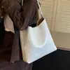 Venta al por mayor de bolsos tote nuevos de estilo coreano, sencillos y retro, con diseño para padres e hijos, gran capacidad y adecuados para uso casual, para ir al trabajo y como bolso de hombro o de axila para mujeres
