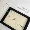 Colgante de Bolsa de Cuero con Corazón Incrustado de Diamantes Collar Largo para Mujer Diseño de Nicho Moda Versátil Cadena para Suéter