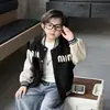 Chaqueta de béisbol de pana para niños, Nuevo modelo Primavera y Otoño 2026, Chaqueta moderna para niños, Ropa exterior a bloques de color a la moda para Otoño