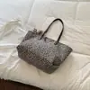 Bolso de mano con estampado de leopardo estilo coreano inspirado en Instagram, bolso de hombro elegante para estudiantes, bolso tote casual y estiloso para el trabajo y el ocio
