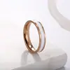 Anillo de dedo índice de moda europea y americana simple, personalidad, epoxi blanco y negro, estilo frío, anillo de acero de titanio de moda en línea para celebridades de Instagram