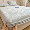 Juego de sábanas de tres piezas, engrosado y estampado, con acabado de terciopelo de leche tridimensional, adecuado para dormitorios de estudiantes, tamaño individual, protector de colchón de 1.5m