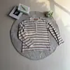 Camiseta de tricô de manga longa para homens, estilo relaxado de férias, com gola Henley, listrada e color-blocking, top casual solto e versátil para primavera e outono