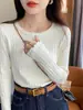 Camiseta interior para mujer otoño e invierno estilo nuevo blanca ropa interior manga larga sensación de suéter cuello redondo tejido de punto top primavera y otoño