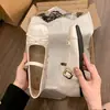 Sapatos Mary Jane prateados estilo francês para aumentar a altura para mulheres, novo estilo balé outono 2026, adequados para combinar com saias, sapatos rasos de couro